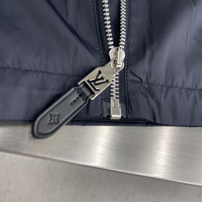 l0vis Vvtt0n outwear